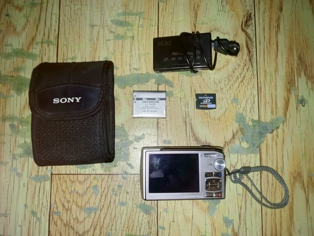 Olympus Mju 1010i (Category: Camera Bags & Carriers) located in Caloocan City. Submitted by kenizzz2108_eagle (Listing ID 1463284194, Image 1). Description: 📸 OLYMPUS Mju 1010 DIGITAL CAMERA FOR SALE Selling my Olympus Mju 1010 in good condition. Perfect for digicam lovers, casual photography, travel, and that classic digicam look! ✨ 📷 SPECS: • 10.1 MP CCD sensor • 7× optical zoom • 2.7" LCD screen • 9/10 body condition • Optical Image Stabiliz