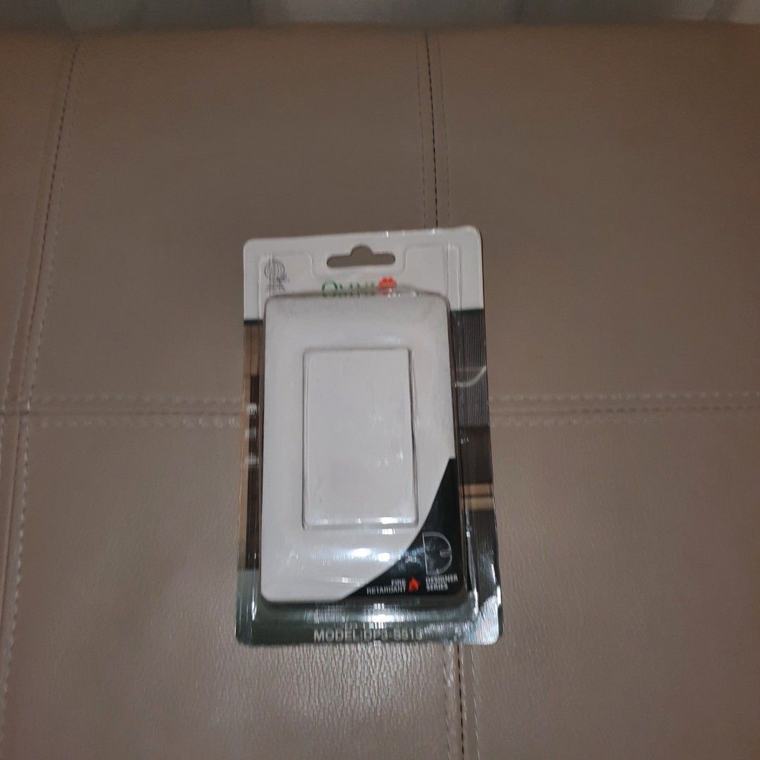Omni light switch 1 switch (Category: Gardening Tools & Ornaments) located in Pasig City. Submitted by last_price_posted (Listing ID 1463235948, Image 1). Description: .