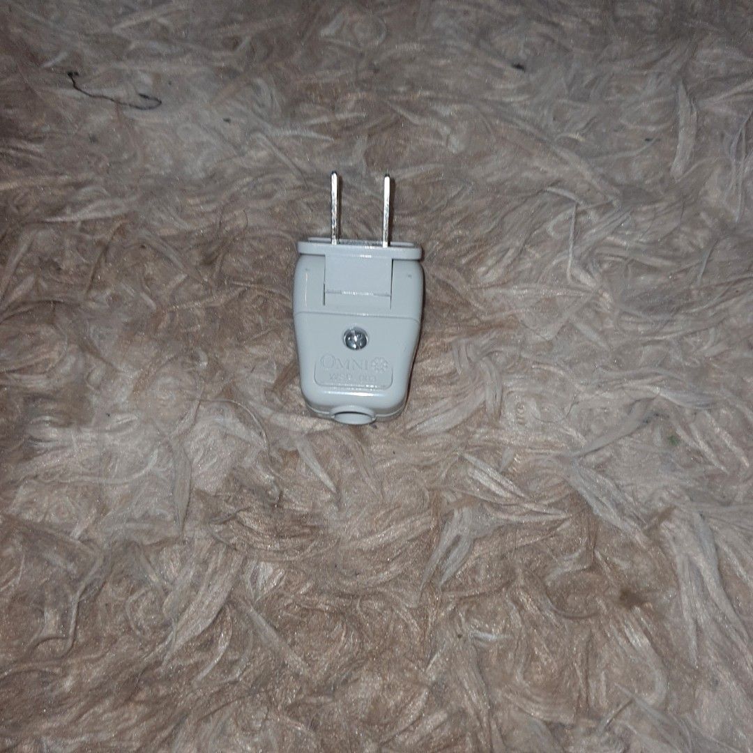 Omni swing type plug (Category: Cleaning Tools & Supplies) located in Pasig City. Submitted by last_price_posted (Listing ID 1463236680, Image 1). Description: .