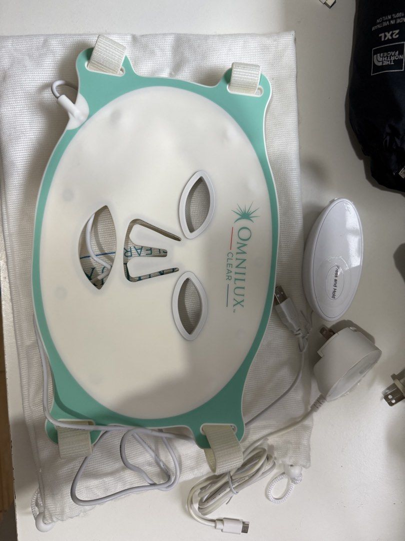 Omnilux Clear LED Mask (Category: Face Care) located in Mandaluyong City. Submitted by toby.yumi (Listing ID 1372181982, Image 3). Description: Omnilux Clear is the most powerful medical-grade, home LED treatment available for acne-prone skin. It’s been tested, proven, and backed by peer-reviewed science, all to ensure the best possible outcomes and performance. We use the most clinically effective LEDs available, optimized for superior results. 