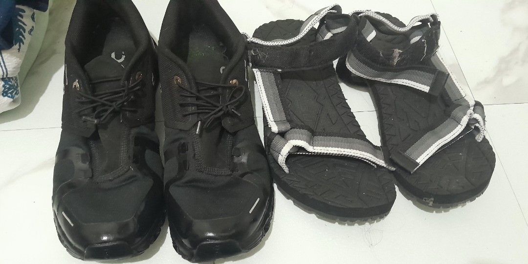 On cloud black 7.5 us men plus sandals (Category: Sneakers) located in Manila. Submitted by dreamweaver25 (Listing ID 1463157727, Image 2). Description: barely used on cloud black 7.5 us men free fubu hiking sandals.