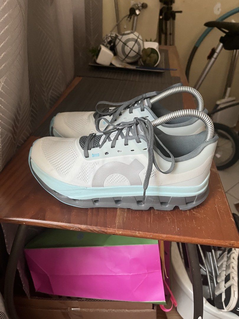 On Cloudflow Running shoes (Category: Sneakers) located in Las Pinas. Submitted by deepsouthe (Listing ID 1463126031, Image 2). Description: On Cloudflow Running shoes W6.5, 6uk, 38eu, 24cm Lightly used, no issues Legit Excellent condition Php3,900 plus sf Las Pinas area.