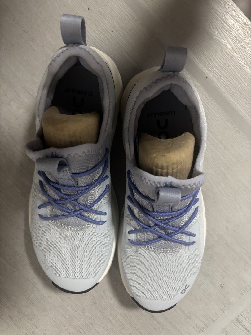 On Cloudleap 1 K Marsh Sailor Running Shoes (Category: Sneakers) located in Quezon City. Submitted by michdlsdy (Listing ID 1463240608, Image 3). Description: - On Cloudleap 1 K Marsh running shoes - Color: Sailor blue - Lightweight and comfortable for all your runs - Unique sole design for excellent grip - Blue laces add a stylish accent - Ideal for both track and trail running BRAND NEW, NO BOX RFS: Kept and Outgrown.