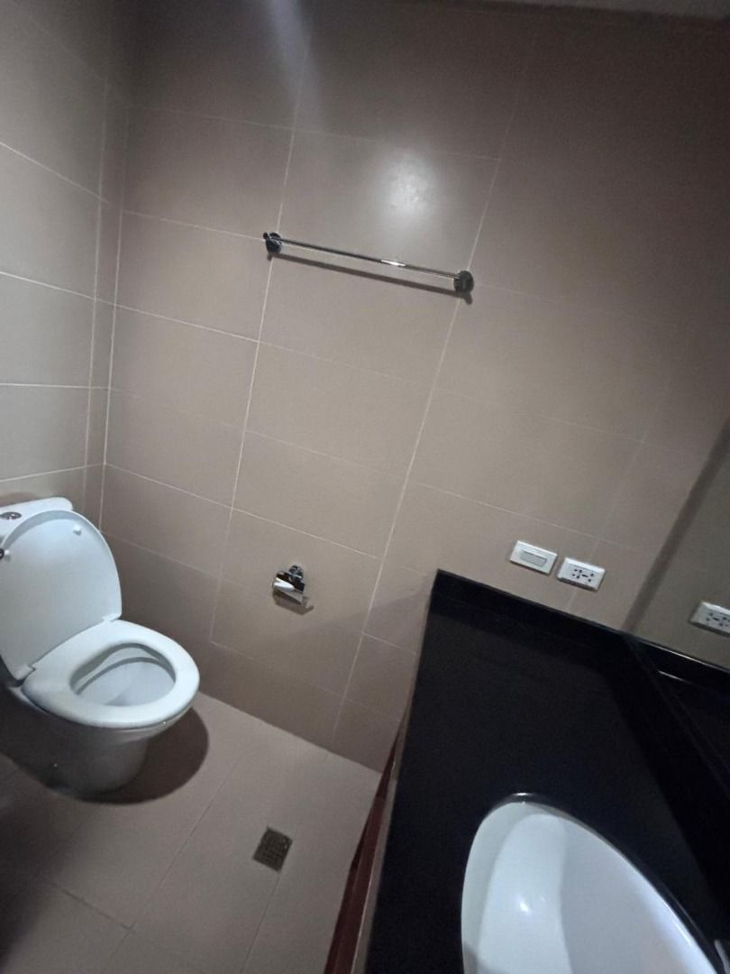 One Serendra 1 Bedroom for Rent (Category: Apartments & Condos) located in Quezon City. Submitted by clairepalomo (Listing ID 1463156984, Image 2). Description: This condominium for rent with a floor area of 86 sqm is located at One Serendra, BGC - Bonifacio Global City, Taguig. This fully furnished property features 1 bedroom, 1 bathroom, and 1 parking space. It also offers convenient access to lifestyle options and alternatives for relaxation a