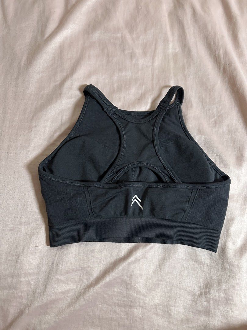 Oner Active Seamless Sports Bra (Category: Activewear) located in Quezon City. Submitted by oshoshh (Listing ID 1463315430, Image 3). Description: - Oner ActiveBlack high neck sports bra - Seamless design with ribbed band - Provides good support for workouts - Comfortable material - Ideal for gym or running - With pads and pad slots Bust size: 11.5 inches - small to medium rfs: decluttering loc: novaliches, QC payment: gcash/maribank/rcbc/maya sh
