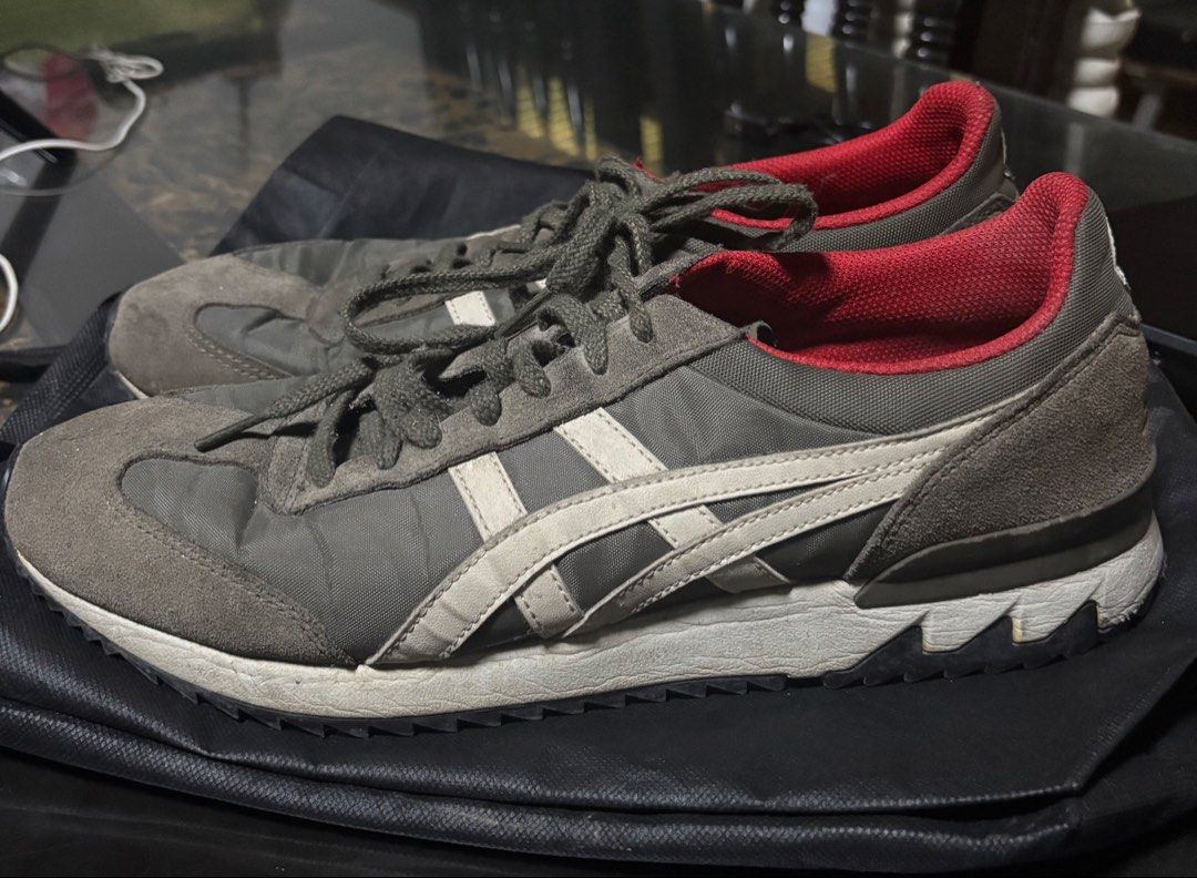 Onitsuka Tiger Sneakers Size 10 (Category: Sneakers) located in Manila. Submitted by markjoy712 (Listing ID 1463219008, Image 1). Description: - Onitsuka Tiger Sneakers - Size: US 10 / Euro 44 / 28cm - Origin: Made in Vietnam.