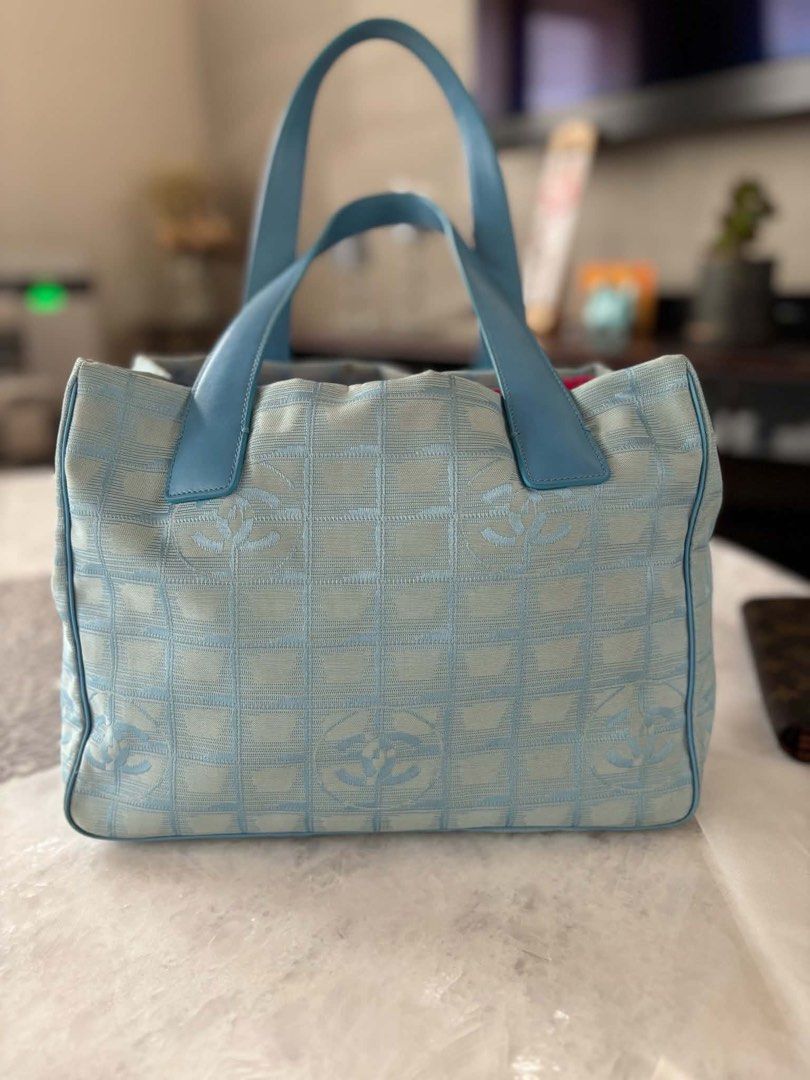 Orig Chanel tote bag (Category: Luxury Bags & Wallets) located in Manila. Submitted by calmforest-007b69 (Listing ID 1463267565, Image 1). Description: Original Chanel tote bag .