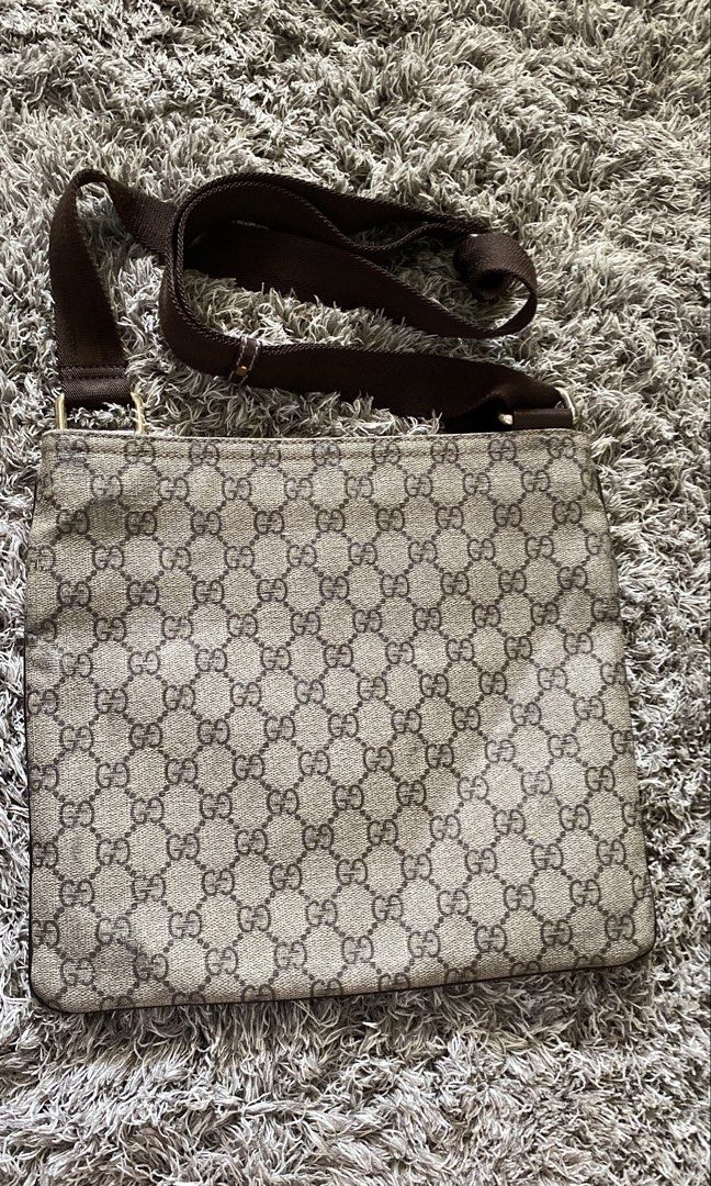 Orig Gucci sling (Category: Luxury Bags & Wallets) located in Tagum. Submitted by amarasluxbag (Listing ID 1463166627, Image 2). Description: Good condition With sign of use Malinis loob Matibay pa Small o med size Japan item.