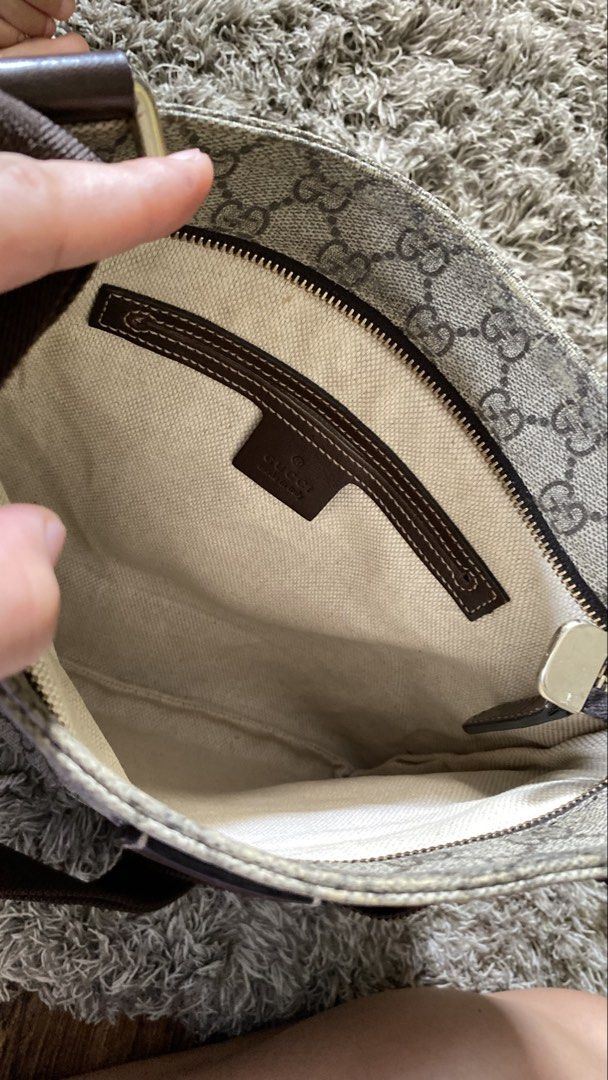Orig Gucci sling (Category: Luxury Bags & Wallets) located in Tagum. Submitted by amarasluxbag (Listing ID 1463166627, Image 3). Description: Good condition With sign of use Malinis loob Matibay pa Small o med size Japan item.
