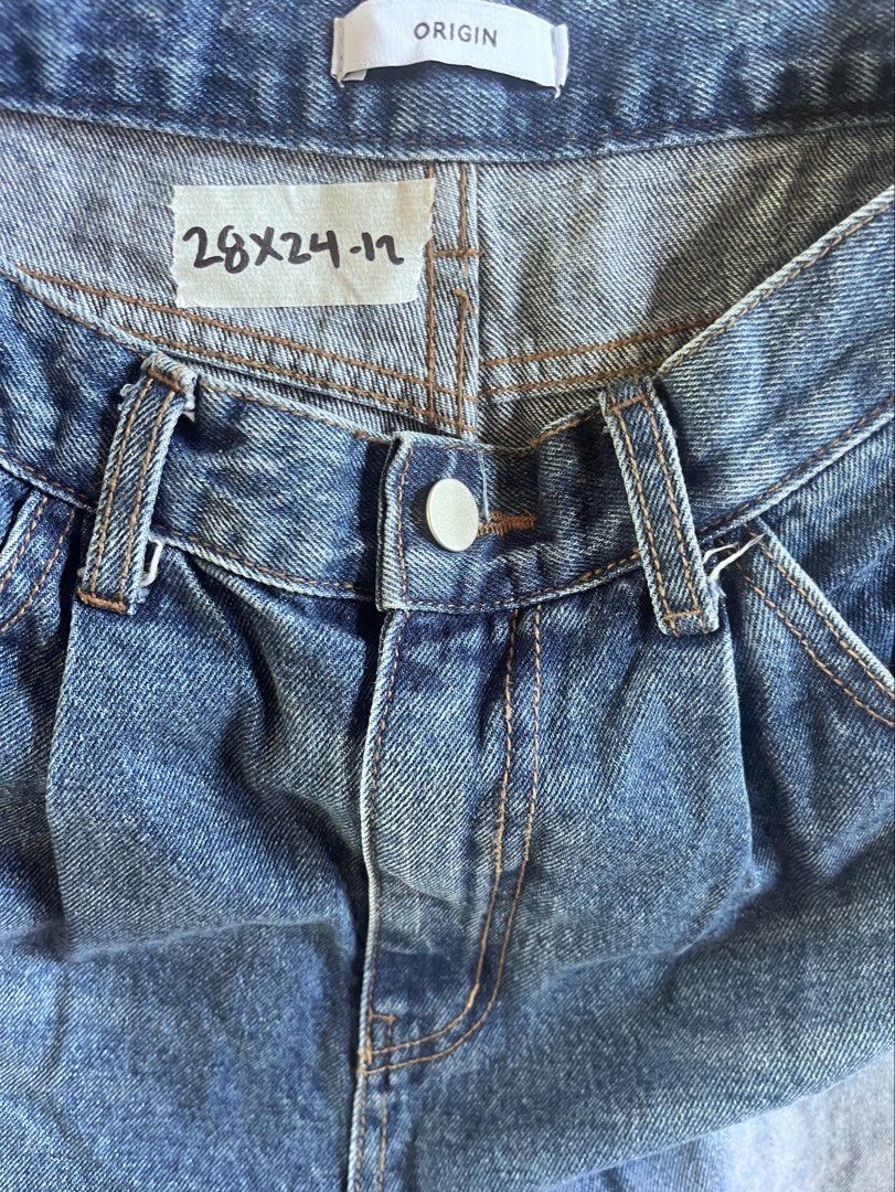 Origin (Category: Shorts) located in Manila. Submitted by lardo.599 (Listing ID 1463201696, Image 3). Description: Issue❌ W-28 L-24 LO-12.