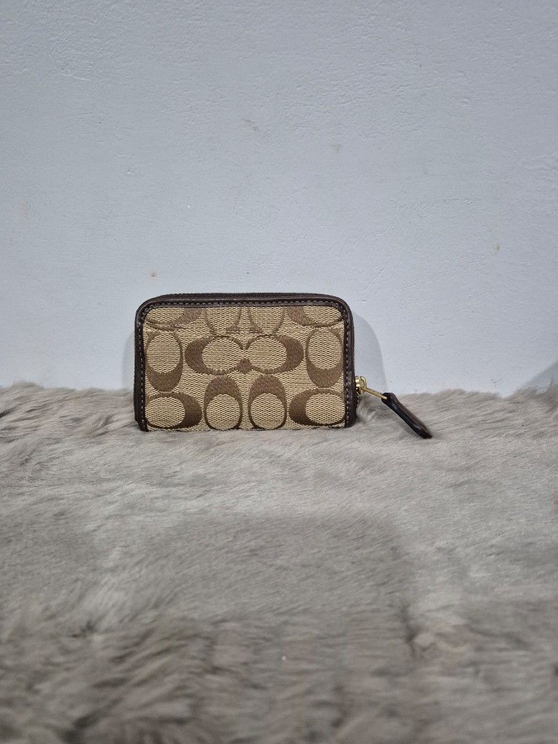 Original Coach Essential Card Wallet (Category: Wallets & Card holders) located in Cavite. Submitted by chaellebrandsluxe (Listing ID 1463248556, Image 2). Description: Selling low,no inclusion LP posted already what you see is what you get.
