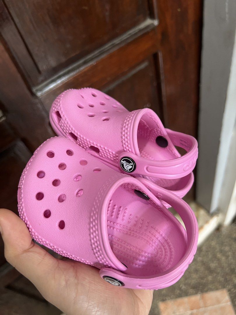 Original Crocs Kids size2-3 (Category: Babies & Kids Fashion) located in Taguig. Submitted by spencertroian (Listing ID 1463171485, Image 3). Description: Like new Soft and light Seldom used 13cm sole measurement J&t sf 40 pesos c/o buyer.