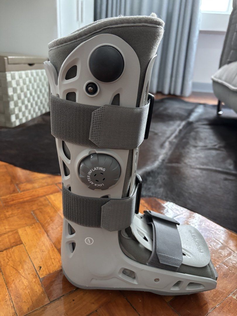 Original DJO Aircast Walking Boot – Size Small (Category: Braces, Support & Protection) located in Makati City. Submitted by shoppingandthecity (Listing ID 1463124971, Image 1). Description: AIRCAST Walking Boot – Size Small Original DJO Aircast orthopedic walking boot in very good condition. Features adjustable Velcro straps, comfortable padded lining and an inflatable air-support system for added stability and support. Suitable for recovery fro