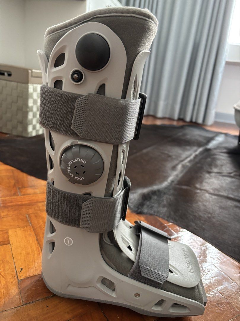 Original DJO Aircast Walking Boot – Size Small (Category: Braces, Support & Protection) located in Makati City. Submitted by shoppingandthecity (Listing ID 1463124971, Image 2). Description: AIRCAST Walking Boot – Size Small Original DJO Aircast orthopedic walking boot in very good condition. Features adjustable Velcro straps, comfortable padded lining and an inflatable air-support system for added stability and support. Suitable for recovery fro