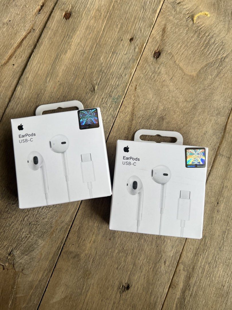 Original iphone type-c Earphones-Compatible 15/16/17/18 (Category: Earphones) located in Manila. Submitted by warm_jamin (Listing ID 1463309086, Image 2). Description: 🎧 iPhone Type-C Earphones ✅ Original Apple ✅ Brand New & Sealed ✅ USB Type-C Connector ✅ No Bluetooth Needed ✅ Plug & Play ✅ Clear & Crisp Sound ✅ Compatible with iPhone 15 / 16 / 17 / 18 and compatible iPad models 📦 Sealed item — ready to use. 📩 PM for price and availability. .