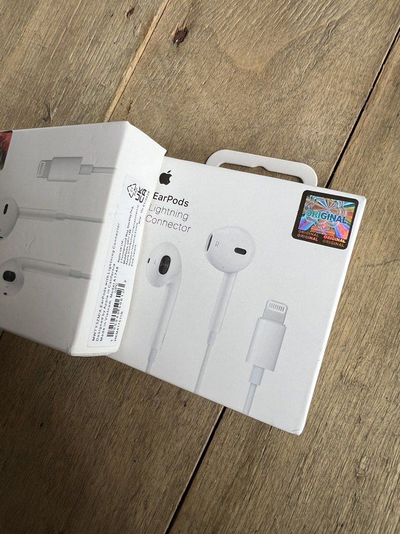 Original lightning iPhone Earphone - No Bluetooth Needed (Category: Earphones) located in Manila. Submitted by warm_jamin (Listing ID 1463308941, Image 1). Description: 🎧 Original Lightning Earphones ✅ Original Apple ✅ Brand New & Sealed ✅ Lightning Connector ✅ No Bluetooth Needed ✅ Plug & Play ✅ Clear Sound Quality ✅ Perfect for iPhone and other compatible Lightning devices 📦 Sealed item — ready to use. 📩 PM for price and availability. .