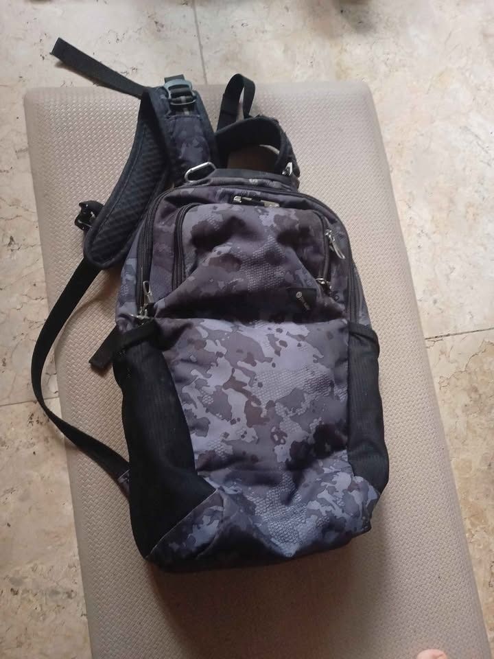 Pacsafe anti theft VIBE 20 Camo Backpack (Category: Backpacks) located in Manila. Submitted by dongdongv (Listing ID 1463167863, Image 1). Description: used only few times to carry laptop on trips. like new. only the bottom has some fades. don't know how it faded as just stored in luggage. no to tawad. take it or leave it. pickup or meetup in Binondo only. no other meeting place. no to makulit. this is a bargain at almost 1/4 of it's original pri