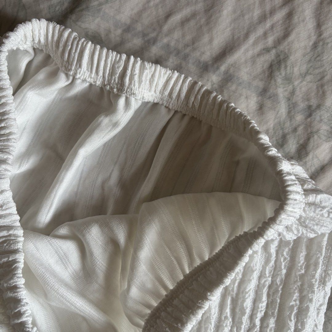 Overseas White Flowy Maxi Skirt (Category: Skirts) located in Binan City. Submitted by mypreloved_haul (Listing ID 1463169677, Image 3). Description: Length 31, fits 22-30 .