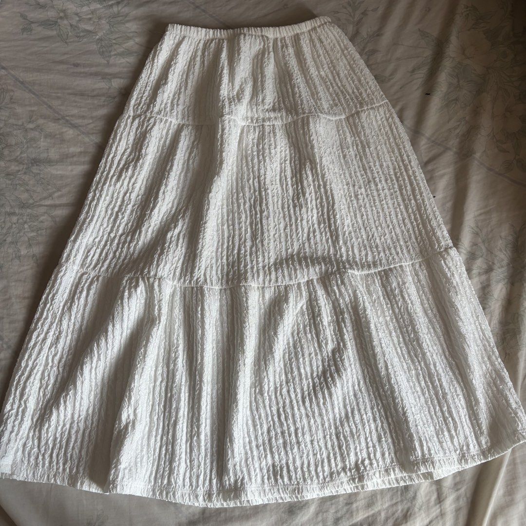 Overseas White Flowy Maxi Skirt (Category: Skirts) located in Binan City. Submitted by mypreloved_haul (Listing ID 1463169677, Image 1). Description: Length 31, fits 22-30 .