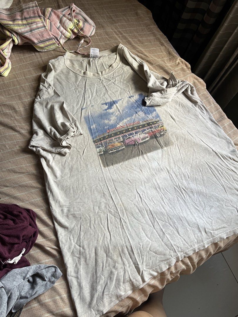 oversized graphic vintage tee y2k whimsy unisex (Category: Shirts) located in Quezon City. Submitted by sullenangel (Listing ID 1463200253, Image 2). Description: .
