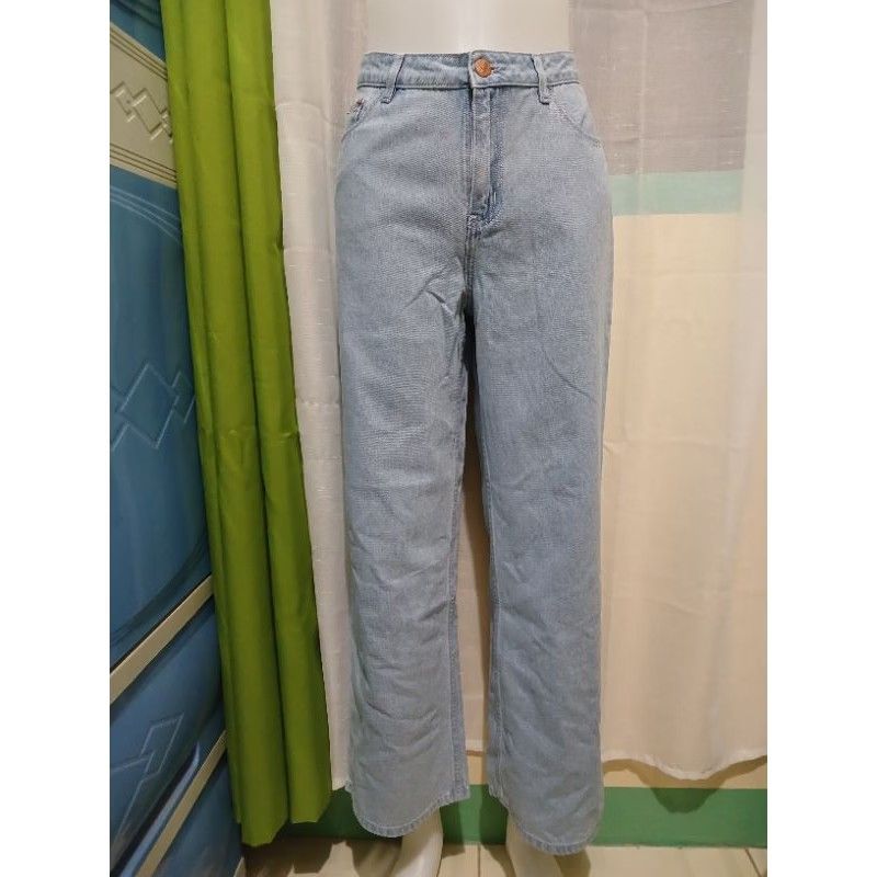 Oxgn wide leg jeans (Category: Jeans) located in Naguilian. Submitted by impulsive.buyer02 (Listing ID 1463158538, Image 1). Description: size 29.