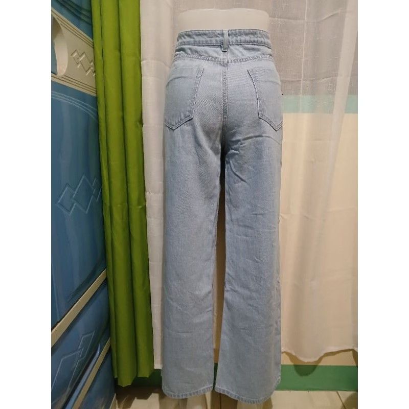 Oxgn wide leg jeans (Category: Jeans) located in Naguilian. Submitted by impulsive.buyer02 (Listing ID 1463158538, Image 2). Description: size 29.