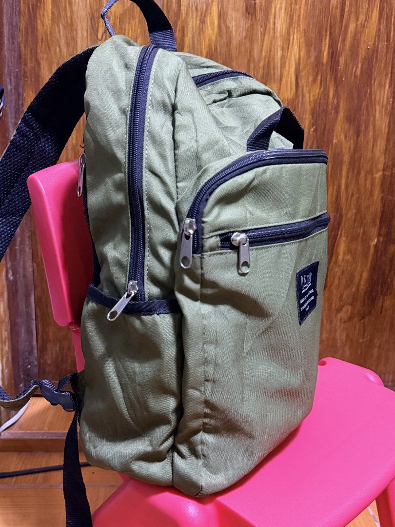 PACKER backpack (Category: Backpacks) located in Paete. Submitted by skydruemadison (Listing ID 1463264097, Image 3). Description: - PACKER green backpack - Main compartment - Front zip pocket - Side pockets - Padded back for comfort - Ideal for everyday use or travel - Zippers in good working condition with cup and umbrella pockets inside.