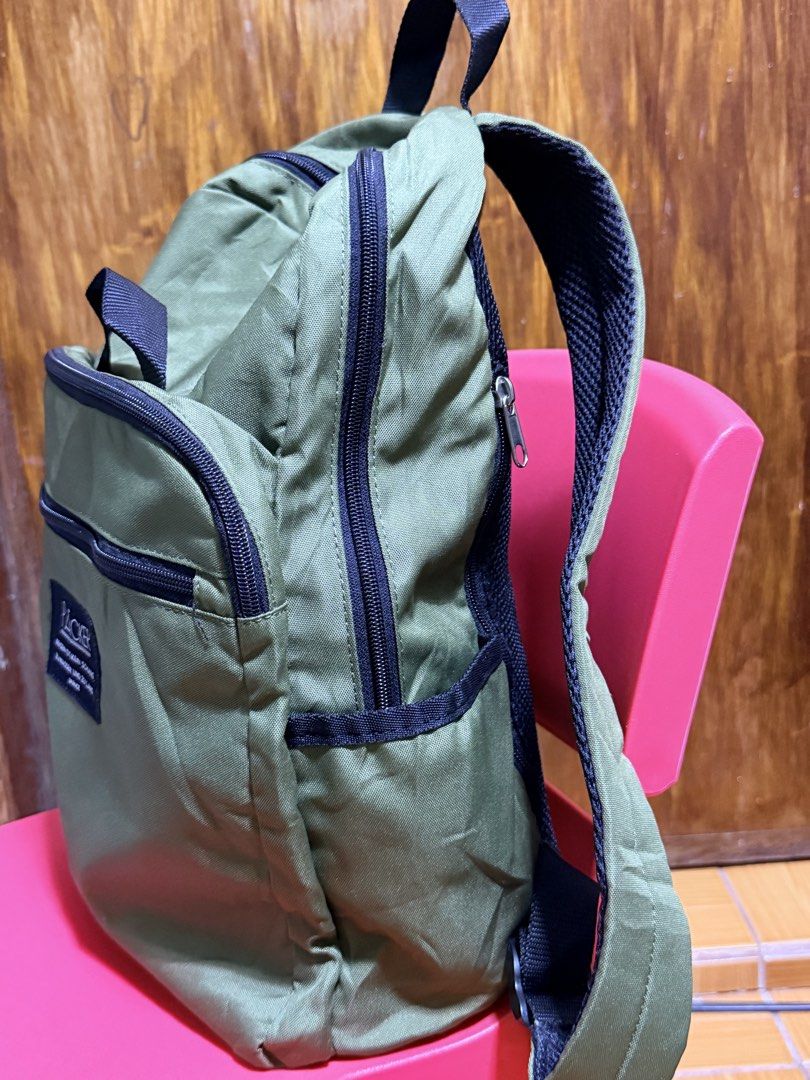 PACKER backpack (Category: Backpacks) located in Paete. Submitted by skydruemadison (Listing ID 1463264097, Image 2). Description: - PACKER green backpack - Main compartment - Front zip pocket - Side pockets - Padded back for comfort - Ideal for everyday use or travel - Zippers in good working condition with cup and umbrella pockets inside.