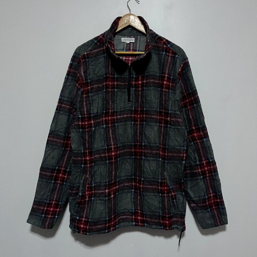 Pacsun plaid quarter zip (Category: Coats, Jackets and Outerwear) located in Pavia. Submitted by timeless.rags.5001 (Listing ID 1463276338, Image 1). Description: Pacsun plaid quarter zip pull over Authentic Verygood condition Width 25 Length 31 380.