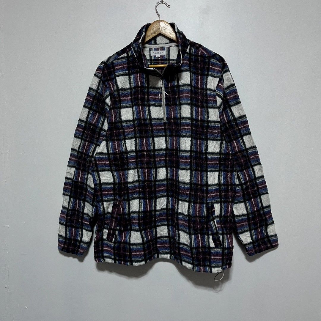 Pacsun plaid quarterzip pullover (Category: Coats, Jackets and Outerwear) located in Pavia. Submitted by timeless.rags.5001 (Listing ID 1463276724, Image 1). Description: Pacsun plaid quarter zip pull over Authentic Verygood condition Width 25 Length 31 380.