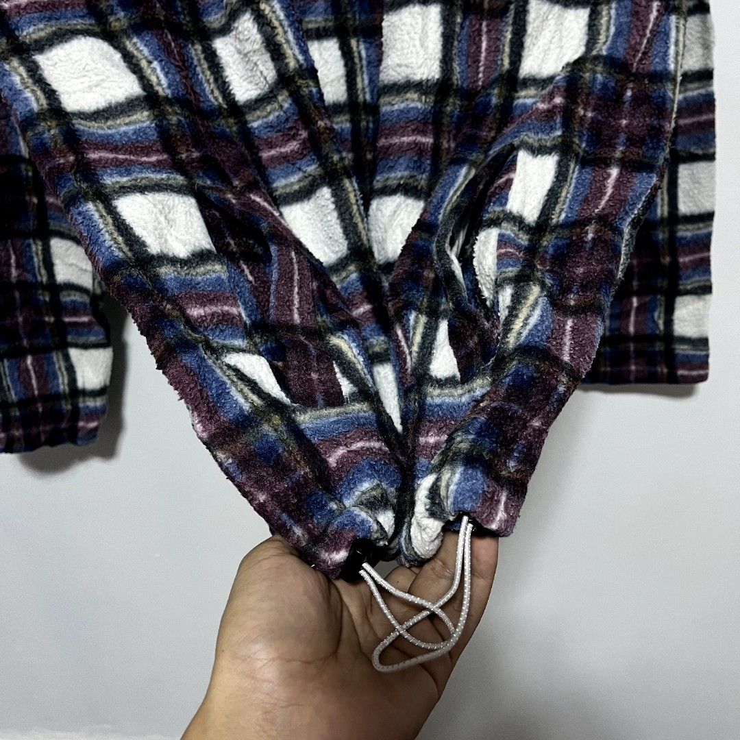 Pacsun plaid quarterzip pullover (Category: Coats, Jackets and Outerwear) located in Pavia. Submitted by timeless.rags.5001 (Listing ID 1463276724, Image 3). Description: Pacsun plaid quarter zip pull over Authentic Verygood condition Width 25 Length 31 380.