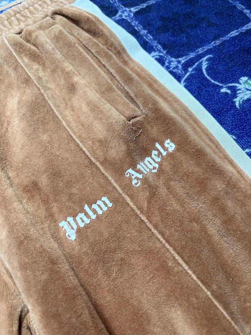 Palm Angels Velour Pants (Category: Trousers) located in Valenzuela. Submitted by telagram (Listing ID 1463171129, Image 2). Description: .