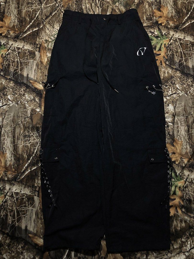 Parachute Pants (Category: Chinos) located in Manila. Submitted by carmelotorres (Listing ID 1463269744, Image 1). Description: .