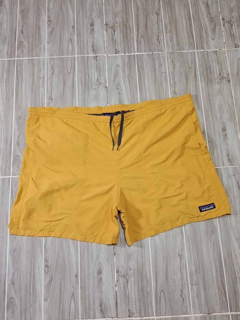 PATAGONIA WALK SHORT (freeshipping) (Category: Shorts) located in Quezon City. Submitted by gyl-stop (Listing ID 1463276462, Image 1). Description: free shipping above the knee 38-42 x 16 good condi cr: 9.5/10 issue: garter not working pero may lace, stain sa back part.
