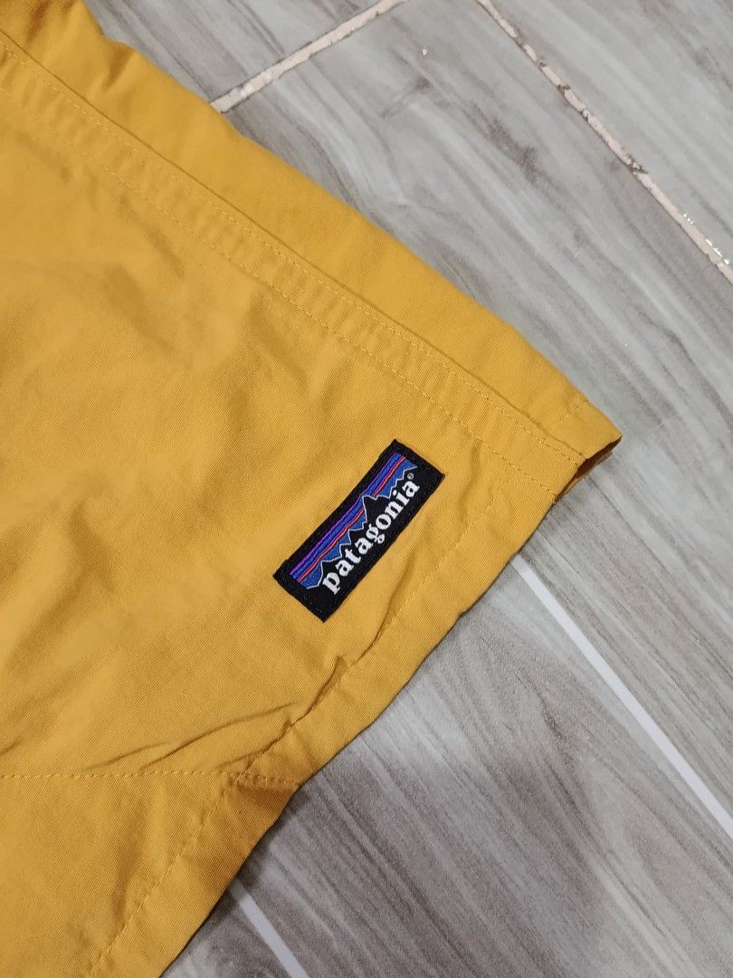 PATAGONIA WALK SHORT (freeshipping) (Category: Shorts) located in Quezon City. Submitted by gyl-stop (Listing ID 1463276462, Image 3). Description: free shipping above the knee 38-42 x 16 good condi cr: 9.5/10 issue: garter not working pero may lace, stain sa back part.