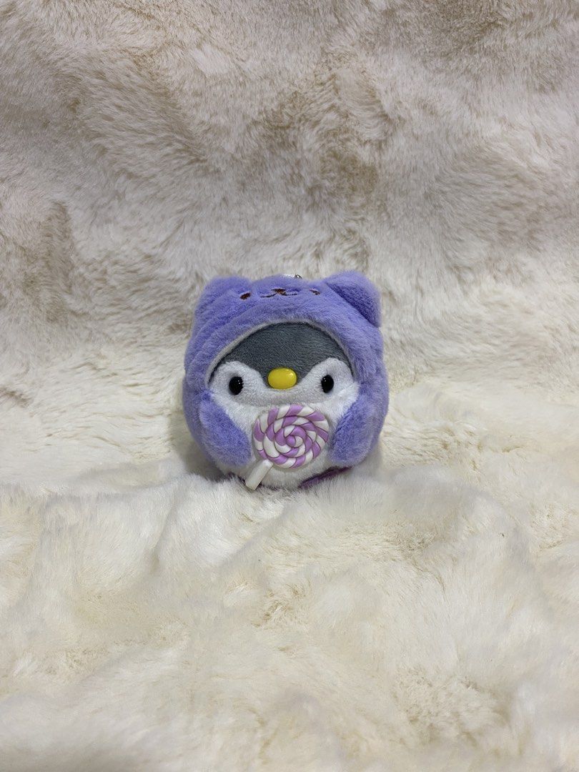 Penguin plush charm keychain (Category: Plushies & Soft Toys) located in Kalibo. Submitted by ollie_stuffshop (Listing ID 1463296320, Image 1). Description: Before you send your inquiries: ❗️Last Price is already posted ❗️Manage your expectations, WYSIWYG ❗️May need washing ❗️Dropoff is every Wednesday & Sunday .