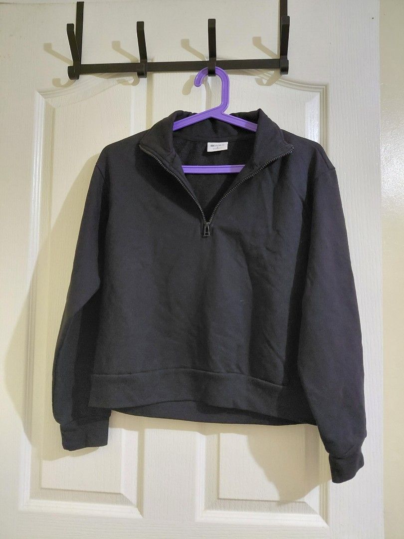 Penshoppe Black Half Zip Sweater (Category: Coats, Jackets and Outerwear) located in Manila. Submitted by plath-itudes (Listing ID 1463171270, Image 1). Description: still in very good condition! - size S on tag, but can fit up to M - with stand-up collar, half zipper, ribbed cuffs and hem - when worn available upon request.