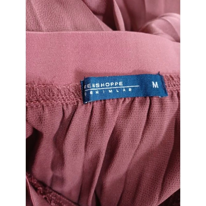 Penshoppe pleated skirt (Category: Other Bottoms) located in Naguilian. Submitted by impulsive.buyer02 (Listing ID 1463157168, Image 3). Description: Brand new w/o tag already Just washed but never used.