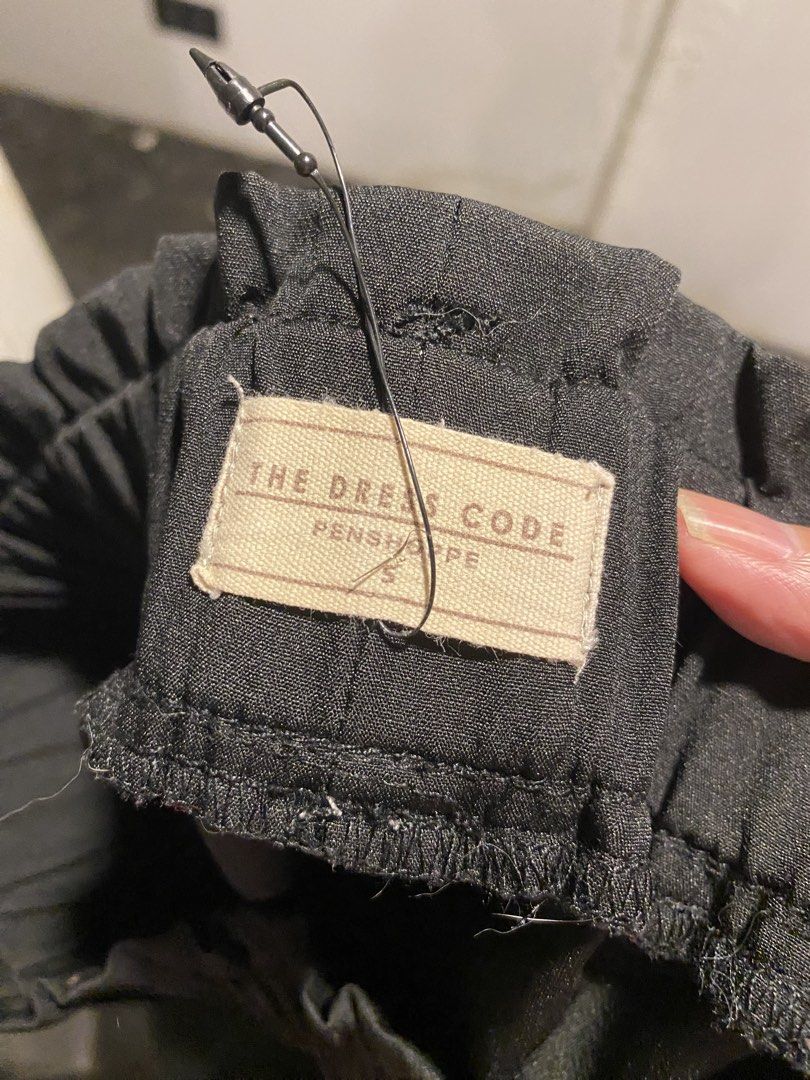Penshoppe trousers (Category: Other Bottoms) located in Manila. Submitted by hanzlopez (Listing ID 1463271527, Image 1). Description: Penshoppe trousers for decluttering Price is negotiable Supposed to have a belt but i lost it Slim fit.