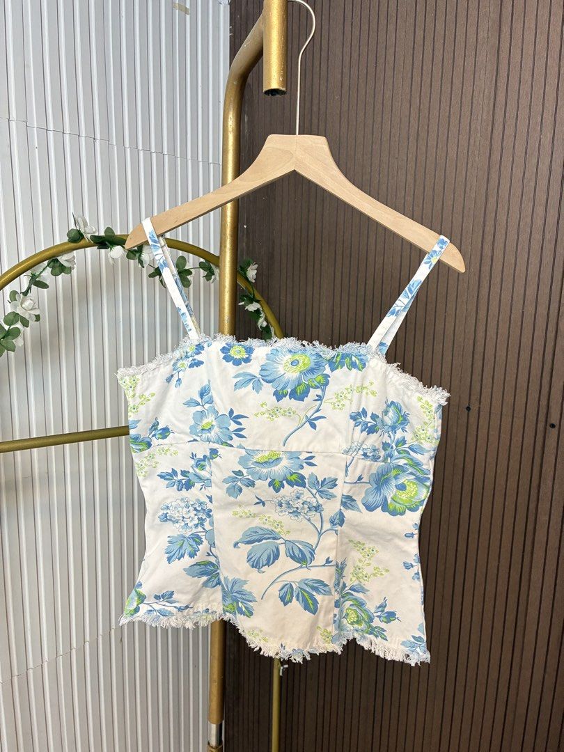 Peplum top (Category: Sleeveless) located in Aroroy. Submitted by arki.findsph (Listing ID 1463202268, Image 1). Description: Denim stretch fabric Can fit small-medium.