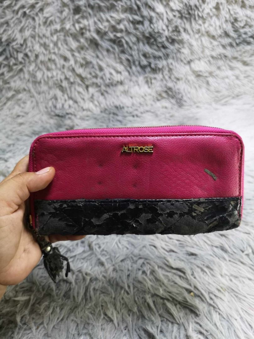 Pink & Black Zip Around Long Wallet (Category: Wallets & Card holders) located in Santa Cruz. Submitted by jmy_surplus.2 (Listing ID 1463125188, Image 3). Description: Size ; L - 4.5 W - 8.4 Color ; Pink , Black Type ; Wallet Brand ; No brand Material ; Leather Style ; Zipper Closure Long Wallet With Coin Compartment LR 129 JMY 3 Batch #223.
