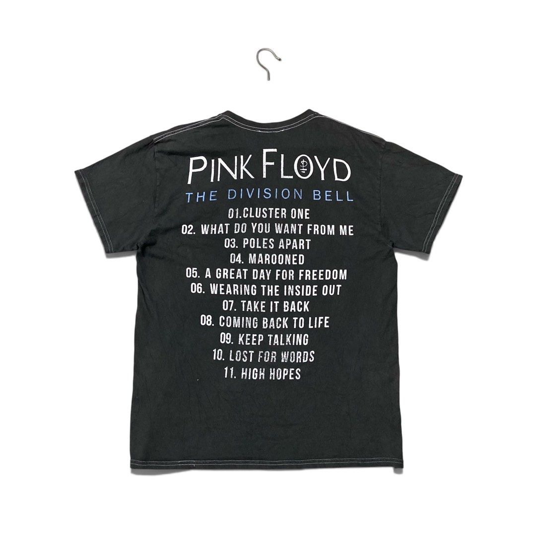 Pink Floyd (Category: Tshirts & Polo Shirts ) located in Batangas. Submitted by hanz.dodge (Listing ID 1463268715, Image 2). Description: Pink Floyd 📌22 Width / 29 Length (Large Best fit) 📌9/10 Color Rate 📌No Major Flaws🙅🏻‍♂️ 📌Excellent Condition 🏷️399.