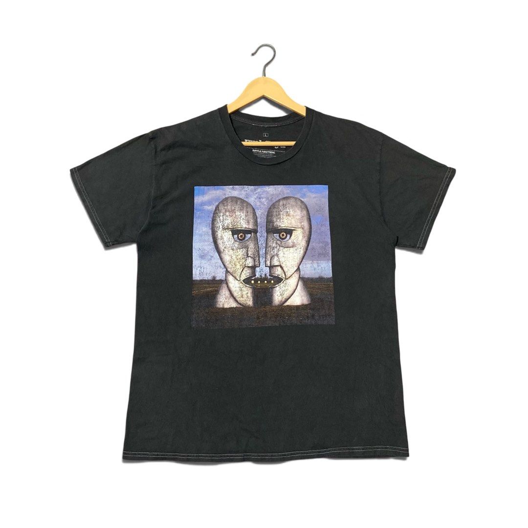 Pink Floyd (Category: Tshirts & Polo Shirts ) located in Batangas. Submitted by hanz.dodge (Listing ID 1463268715, Image 1). Description: Pink Floyd 📌22 Width / 29 Length (Large Best fit) 📌9/10 Color Rate 📌No Major Flaws🙅🏻‍♂️ 📌Excellent Condition 🏷️399.