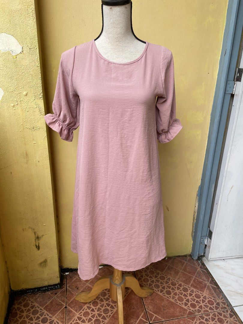 Pink Ruffled Sleeve Dress (Category: Dresses) located in Pasig City. Submitted by khaleisi (Listing ID 1463322484, Image 1). Description: - Adorable pink A-line dress - Features charming ruffled sleeves - Beautiful textured fabric - Versatile for casual outings or dressing up - Comfortable and easy to wear - Bust 34” length 36”.