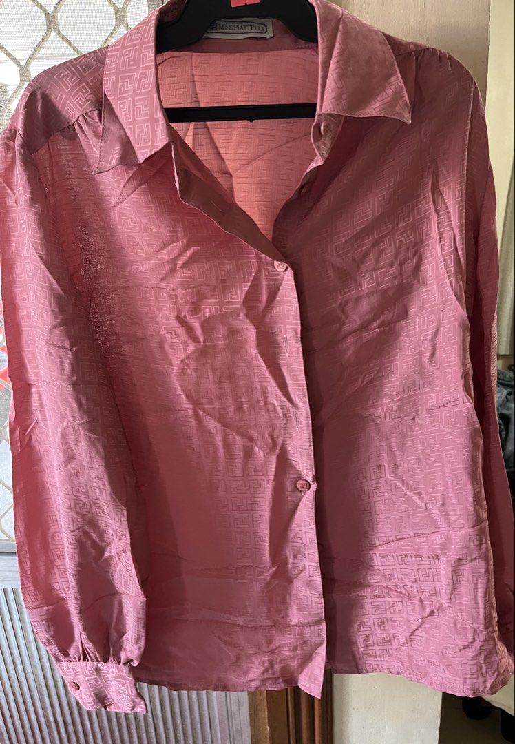 Pink top (Category: Longsleeves) located in Bacoor. Submitted by ayit. (Listing ID 1463183145, Image 1). Description: Med-large fit japan personal- Pink long-sleeved top - Size: Medium (US 6 / UK 10 / EU 38) - Features a subtle embossed geometric pattern - Material: Likely a polyester blend, giving it a slight sheen - Brand: Miss Hattelli.