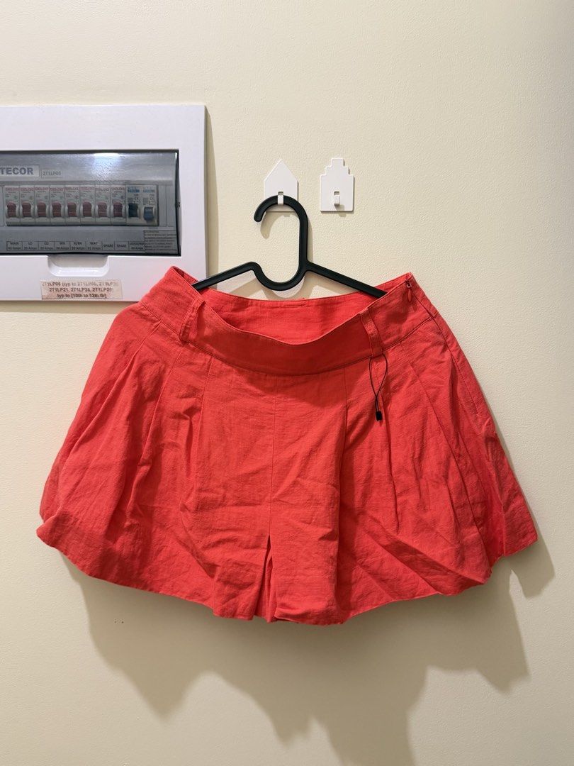 ‼️50% OFF‼️ Pleated Skort (Category: Skirts) located in Manila. Submitted by xmagic.shopx (Listing ID 1463192894, Image 1). Description: .