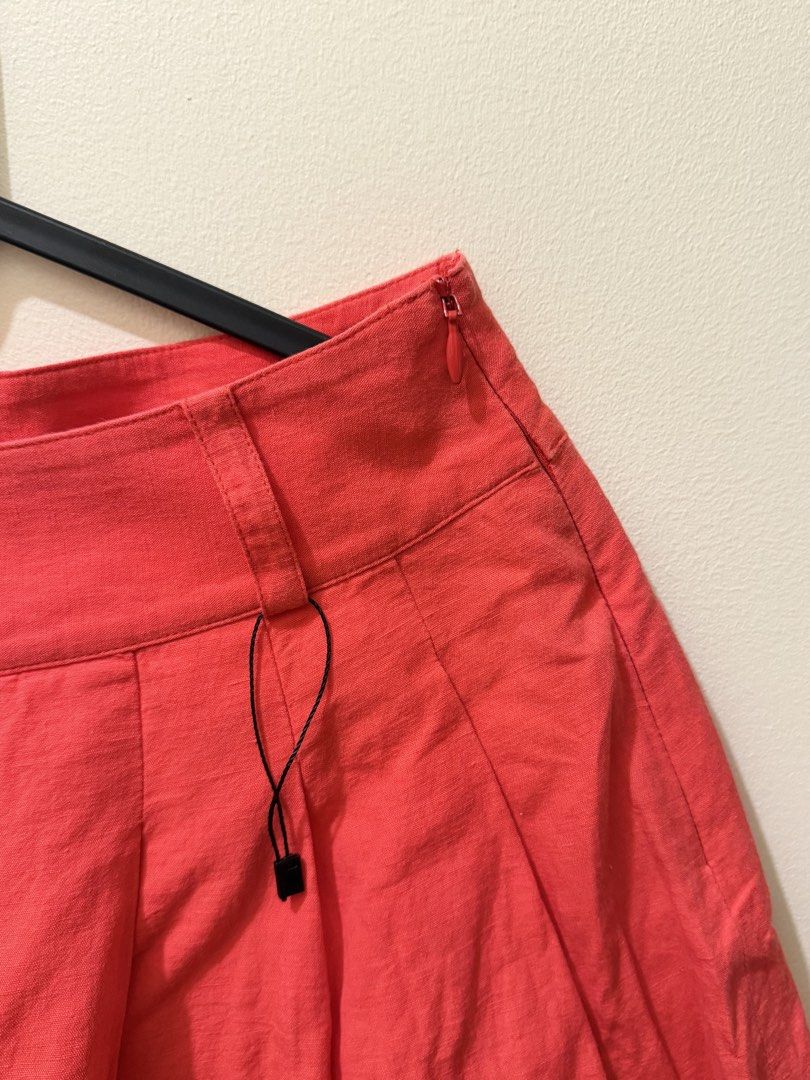 ‼️50% OFF‼️ Pleated Skort (Category: Skirts) located in Manila. Submitted by xmagic.shopx (Listing ID 1463192894, Image 2). Description: .