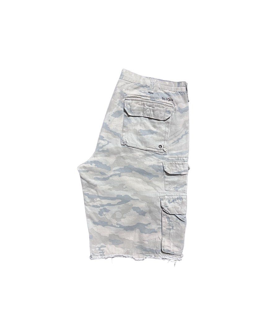 Plugg Co. Camouflage Cargo Short (Category: Shorts) located in Guiguinto. Submitted by bottomsup_lootfinds (Listing ID 1463199919, Image 3). Description: Plugg Co. Camouflage Cargo Short Size on tag: 36 waist 36-38 length 23 hem/leg hole 12.5 signs of usage.