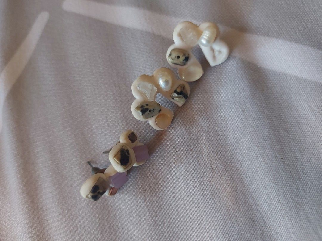 Pop Rocks Stud Earring Bundle (Category: Earrings) located in Paranaque City. Submitted by peppita (Listing ID 1463143651, Image 1). Description: Flaw: missing one stone Bought from local shop bonbon Polymer clay + stones.