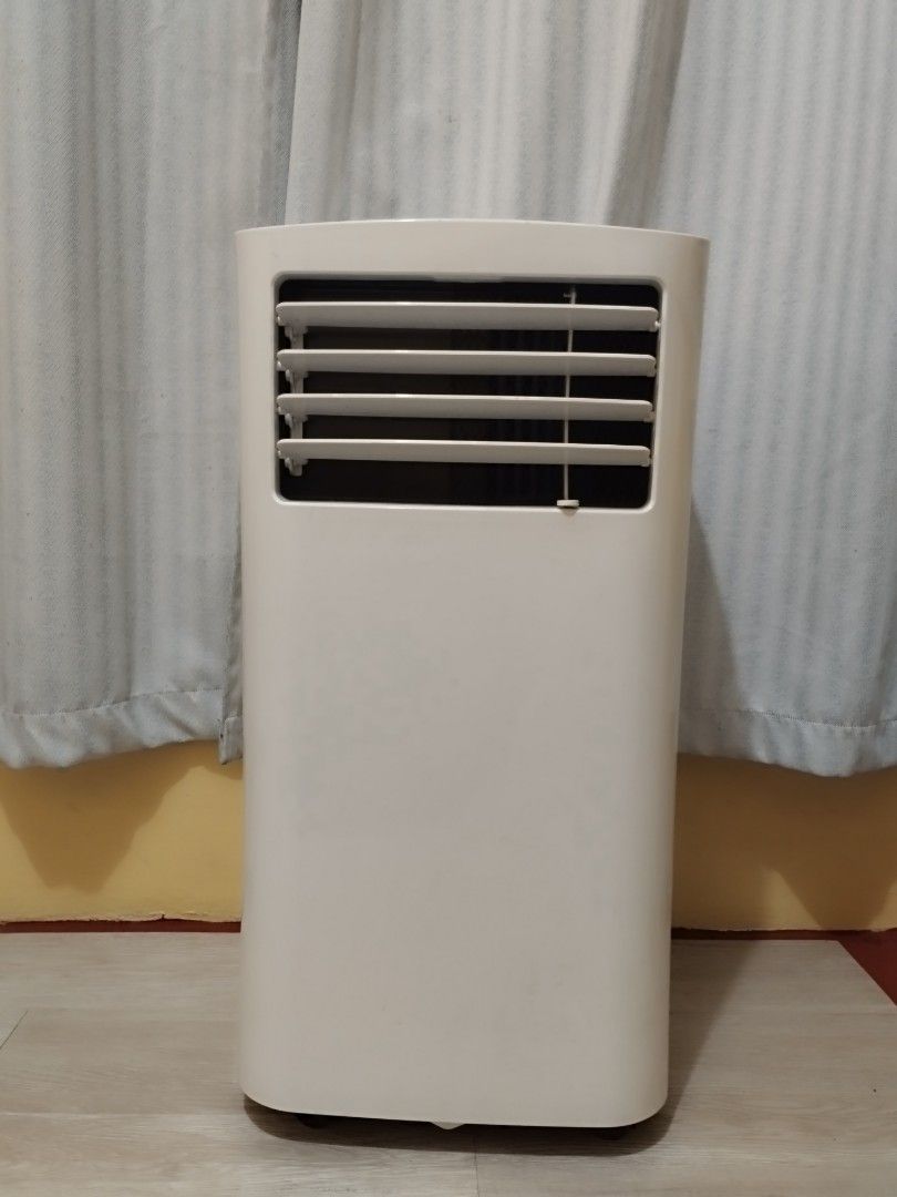 Portable Aircon (Category: Air Conditioning and Heating) located in Taguig. Submitted by cleverwolf_054ffa (Listing ID 1463197899, Image 2). Description: Brand :Everest 1HP Original Price: 16,700 Selling Price: 8,000 RFS: nag-upgrade po ng window type for pick-up only West Rembo, Taguig City Note: Kayo na po bibili ng Exhaust Hose if want mas bago. pero working pa rin naman yung dati.